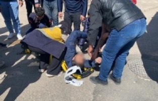 Otomobille motosiklet çarpıştı: 1 yaralı