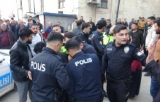 Polis ekiplerine mukavemette bulunan 2 şahıs gözaltına alındı