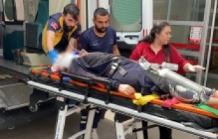 Motosikletten düşerek ağır yaralandı