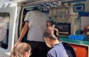 Yürütülerek Ambulansa Bindirilen Yaralı Hastaneye Kaldırıldı