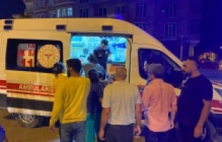 Hafif ticari araç ile motosiklet çarpıştı: 1 yaralı