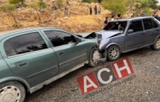 Kafa kafaya çarpıştılar: 4 yaralı