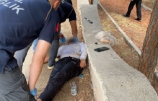 Yerde hareketsiz yatan şahıs ekipleri harekete geçirdi