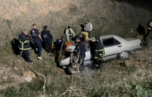 Otomobil şarampole yuvarlandı: 3 yaralı