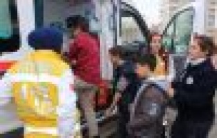 20 öğrenci evden getirilen yiyeceklerden zehirlendi