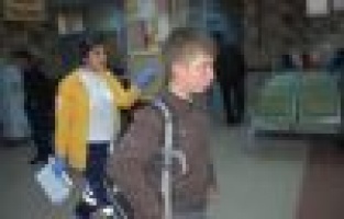 2 LİRA İÇİN SOKAK ORTASINDA BIÇAKLANDI