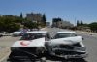 3 otomobil birbirine girdi