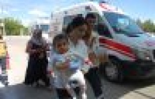 3 Otomobil Çarpıştı: 3 Yaralı