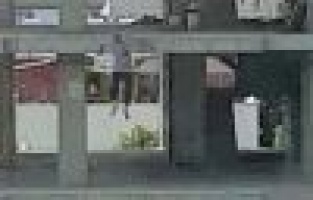 6. kattan atlama anı kameralara yansıdı