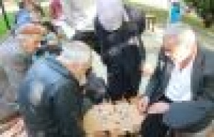 70’lik dedelerin dokuz taş oynama heyecanı