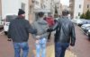 7 iş yerini soyan 3 şahıstan 2’si tutuklandı