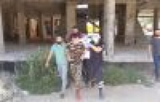 7. Kattan atlamak üzere olan genci böyle yakaladı