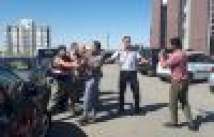 Acılarını unutup bir birine girdiler 