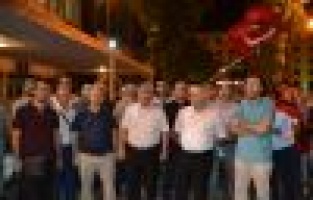 Adıyaman Üniversitesi çalışanlarından demokrasi nöbetinde