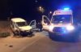 Adıyaman'da araç cami duvarına çarptı: 1 yaralı