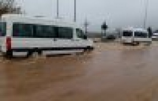 Adıyaman’da cadde ve sokakları su bastı