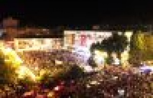 Adıyaman’da darbe nöbetinde on binler meydanlarda 