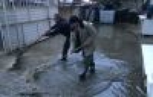 Adıyaman’da evleri yağmur suyu bastı