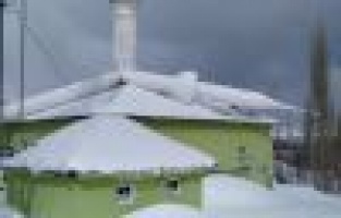 Adıyaman’da fırtına minareyi devirdi