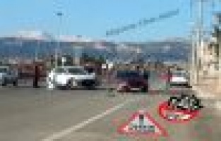 Adıyaman'da İki Otomobil Çarpıştı