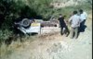  Adıyaman’da kamyonet devrildi