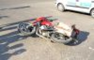 ADIYAMAN'DA MOTOSİKLETLE OTOMOBİL ÇARPIŞTI: 1 YARALI