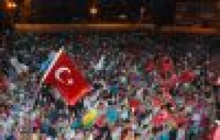 Adıyaman’da on binler demokrasi nöbetini bırakmıyor