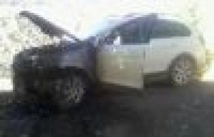 Adıyaman'da Park Halindeki Otomobil Alev Aldı