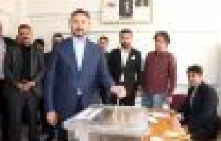 Adıyaman'da siyasiler oylarını kullandı