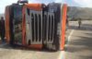 Adıyaman’da Tır Yan Yattı