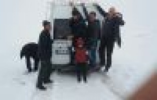 Adıyaman'da yolcu minibüsü kara saplandı