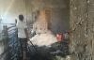 Ahır yangını söndürüldü