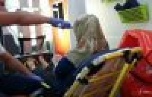 Akrebin soktuğu kadın hastaneye kaldırıldı