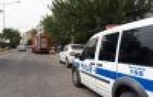 Alev alan elektrik kablolarını itfaiye ekipleri söndürdü