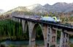 Alman Köprüsü 90 yıldır yük ve yolcu taşıyor