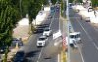 Ambulansın karıştığı zincirleme kaza KGS kameralarına yansıdı