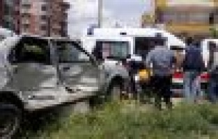 Ambulansla Otomobil Çarpıştı: 3 Yaralı