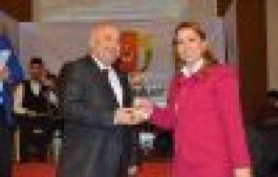 ANADOLU BASIN BİRLİĞİNDEN REKTÖR GÖNÜLLÜ’YE, BAŞARI ÖDÜLÜ