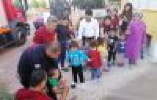 Anaokulu öğrencilerini itfaiye ekipleri bilgilendirdi