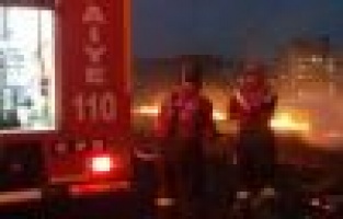 Anız yangını elektrik trafosuna ulaşmadan söndürüldü