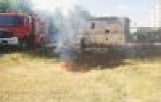 Anız yangını ikamete sıçramadan söndürüldü