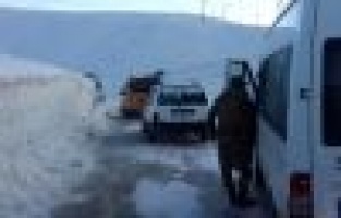 Araçlar tipide mahsur kaldı