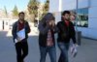 Araçlardan Çanta Çalan Hırsızlar Yakalandı