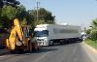 Arızalanan Tır Trafiği Tıkadı