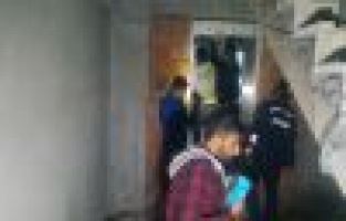 Asansörde mahsur kalan genç kurtarıldı