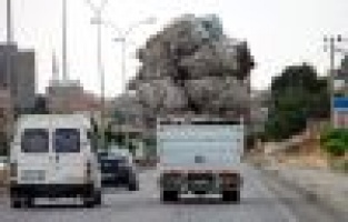 Aşırı Yüklü Kamyonet Kazaya Davetiye Çıkardı