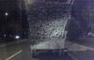 AŞIRI YÜKLÜ TRAKTÖR TEHLİKE SAÇTI