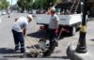 ASKİM Ekipleri bulvardaki mazgalları temizledi