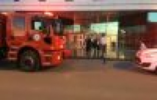 AVM'de korkutan yangın