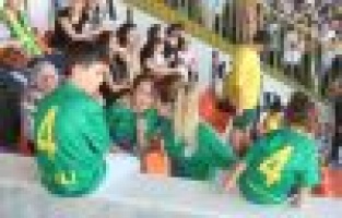 Babası yere düştü, kızı tribünde göz yaşlarına boğuldu